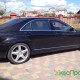 чорний седан мерседес Mercedes S500 W221