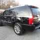 чорний cadillac escalade