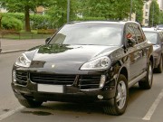 Porsche Cayenne чорний джип