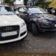 кортеж з чорного та білого джипа Audi Q7