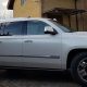 білий джип Каділак Cadillac Escalade